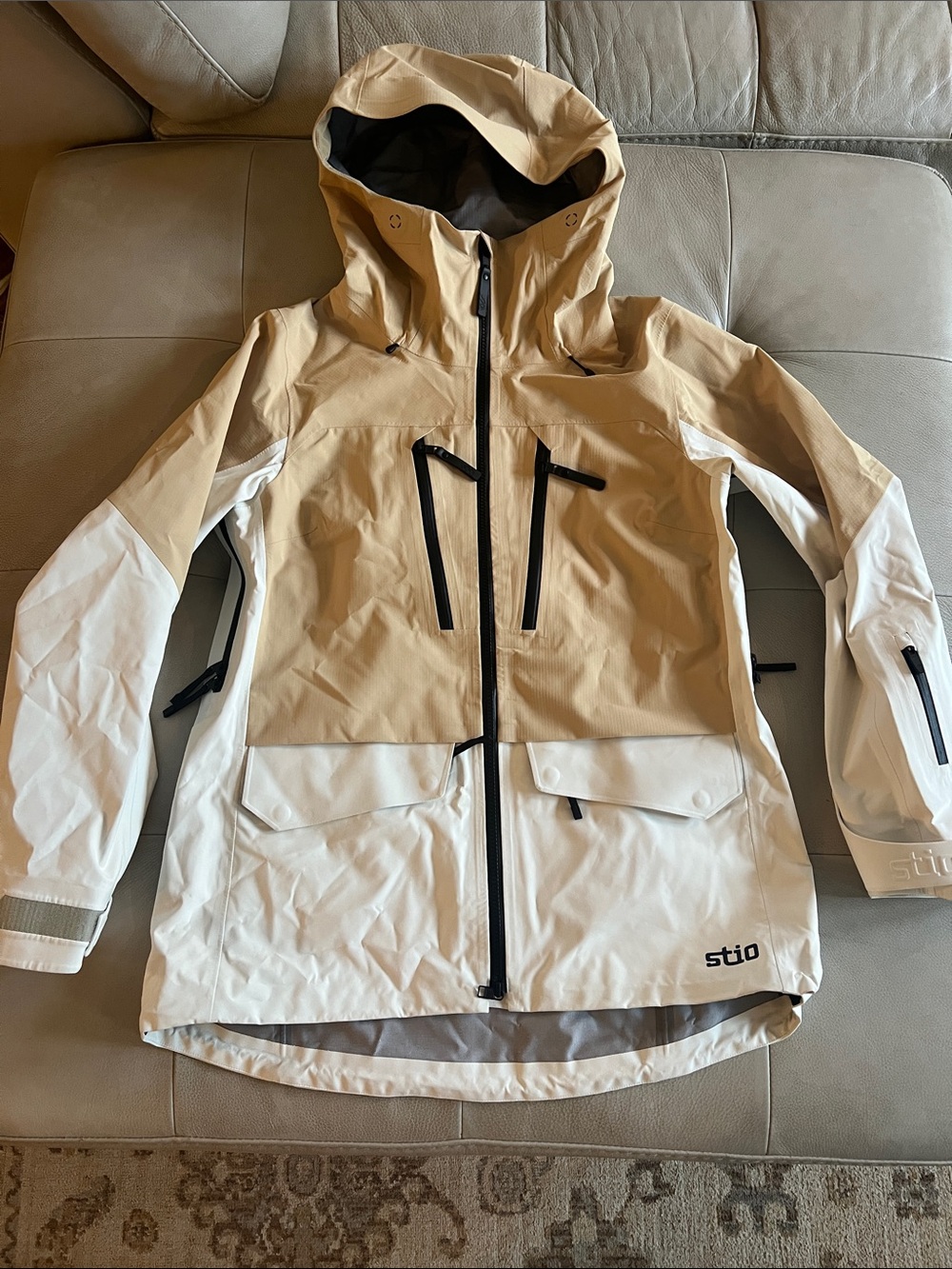 NWOT Stio Figment white and tan ski snowboard jacket